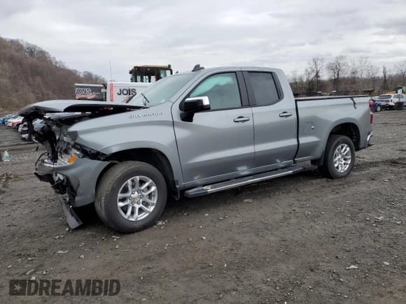 ✅ 2025 Chevrolet Silverado 1500 • VIN: 1GCVKDE87SZ123248 • Лот: 52758545. Опубликован ранее на Copart с пробегом 3 600 миль. Бесплатный доступ к архиву аукционных продаж из США и подробный отчёт об истории автомобиля на DreamBid. Изображение 1.