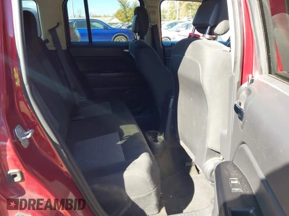 ✅ 2017 Jeep Patriot Sport • VIN: 1C4NJPBA0HD115364 • Lot: 43519928. Listed on IAAI with 197,060 mi. Free auction sales archive from the USA and detailed vehicle history report at DreamBid. Image 8.