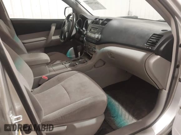 ✅ 2011 Toyota Highlander • VIN: 5TDBK3EHXBS057647 • Lot: 40473934. Listed on IAAI with 191,875 mi. Free auction sales archive from the USA and detailed vehicle history report at DreamBid. Image 5.