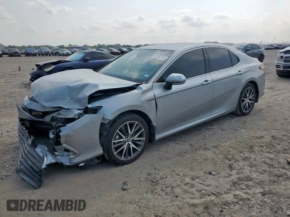 2022 Toyota Camry XLE z VIN 4T1F11AK1NU002509, wystawiony jako Copart lot #81162115 z przebiegiem 87 762 mil mil oraz Szkoda całkowita • Salvage title. Historia ofert i sprzedaży dostępna na DreamBid. Obrazek 1.