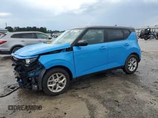 ✅ 2025 Kia Soul S • VIN: KNDJ23AU3S7253308 • Lot: 58621275. Wystawiony na Copart z przebiegiem 4 144 mil. Bezpłatny archiwum sprzedaży aukcyjnych z USA i szczegółowy raport historii pojazdu na DreamBid. Zdjęcie 1.