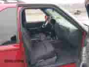 2003 Chevrolet Blazer LS z VIN 1GNCT18X93K171504, wystawiony jako IAAI lot #41682798 z przebiegiem 74 017 mil mil oraz . Historia ofert i sprzedaży dostępna na DreamBid. Obrazek 5.