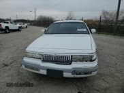 ✅ 1992 Mercury Grand Marquis GS • VIN: 2MECM74W2NX727883 • Lot: 82636234. Wystawiony na Copart z przebiegiem 56 804 mil. Bezpłatny archiwum sprzedaży aukcyjnych z USA i szczegółowy raport historii pojazdu na DreamBid. Zdjęcie 11.