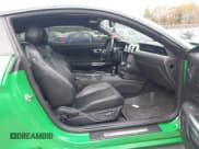 ✅ 2019 Ford Mustang GT Premium • VIN: 1FA6P8CF3K5156873 • Lot: 43633673. Wystawiony na IAAI z przebiegiem 30 947 mil. Bezpłatny archiwum sprzedaży aukcyjnych z USA i szczegółowy raport historii pojazdu na DreamBid. Zdjęcie 5.