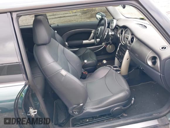 ✅ 2003 MINI Hardtop S • VIN: WMWRE33423TD67347 • Lot: 42267289. Wystawiony na IAAI z przebiegiem 79 740 mil. Bezpłatny archiwum sprzedaży aukcyjnych z USA i szczegółowy raport historii pojazdu na DreamBid. Zdjęcie 5.