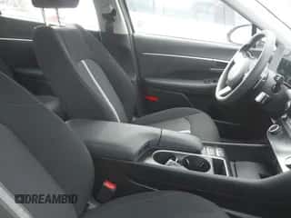 2025 Hyundai Sonata SEL с VIN KMHL64JA4SA485620, выставлен на аукционе IAAI как лот 43387929 с пробегом 14 958 миль миль и . История ставок и продаж доступна на DreamBid. Изображение 5.