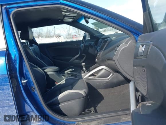 ✅ 2016 Hyundai Veloster Turbo Rally Edition • VIN: KMHTC6AE3GU253622 • Lot: 41609589. Wystawiony na IAAI z przebiegiem 180 019 mil. Bezpłatny archiwum sprzedaży aukcyjnych z USA i szczegółowy raport historii pojazdu na DreamBid. Zdjęcie 5.