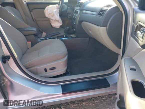 ✅ 2011 Ford Fusion Hybrid • VIN: 3FADP0L37BR335624 • Lot: 43479762. Listed on IAAI with 102,058 mi. Free auction sales archive from the USA and detailed vehicle history report at DreamBid. Image 5.