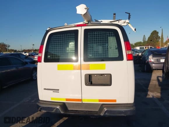 ✅ 2014 Chevrolet Express Cargo • VIN: 1GCWGFCB4E1122593 • Lot: 43475357. Wystawiony na IAAI z przebiegiem 53 810 mil. Bezpłatny archiwum sprzedaży aukcyjnych z USA i szczegółowy raport historii pojazdu na DreamBid. Zdjęcie 16.