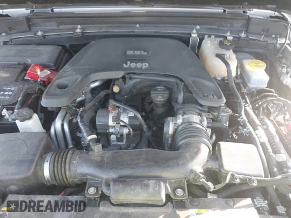 ✅ 2021 Jeep Wrangler Unlimited Sahara • VIN: 1C4HJXEG8MW576811 • Lot: 41190001. Wystawiony na IAAI z przebiegiem 80 997 mil. Bezpłatny archiwum sprzedaży aukcyjnych z USA i szczegółowy raport historii pojazdu na DreamBid. Zdjęcie 10.