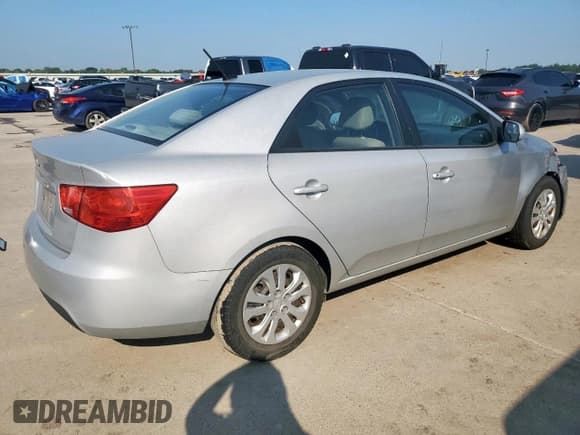 ✅ 2010 Kia Forte LX • VIN: KNAFT4A20A5041531 • Лот: 67517415. Опубликован ранее на Copart с пробегом 252 783 миль. Бесплатный доступ к архиву аукционных продаж из США и подробный отчёт об истории автомобиля на DreamBid. Изображение 3.