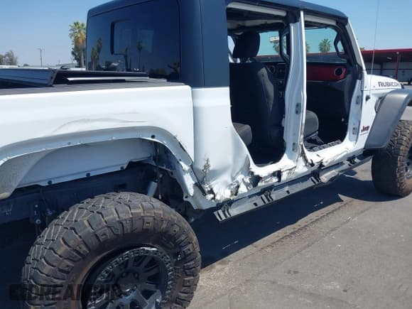✅ 2023 Jeep Gladiator Rubicon • VIN: 1C6JJTBG9PL576005 • Лот: 42961300. Опубликован ранее на IAAI с пробегом 11 124 миль. Бесплатный доступ к архиву аукционных продаж из США и подробный отчёт об истории автомобиля на DreamBid. Изображение 6.