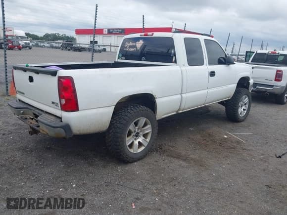 ✅ 2003 Chevrolet Silverado 1500 LS • VIN: 1GCEK19T53E275910 • Лот: 43276793. Опубликован ранее на IAAI с пробегом 228 383 миль. Бесплатный доступ к архиву аукционных продаж из США и подробный отчёт об истории автомобиля на DreamBid. Изображение 4.