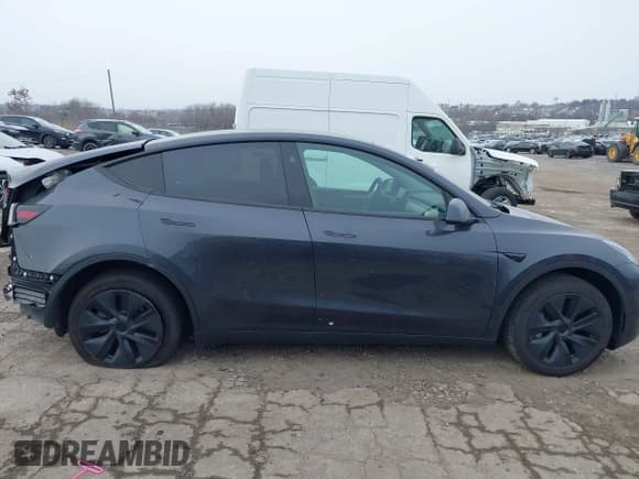 ✅ 2024 Tesla Model Y Long Range • VIN: 7SAYGAEE9RF180802 • Lot: 41221635. Wystawiony na IAAI z przebiegiem 8 078 mil. Bezpłatny archiwum sprzedaży aukcyjnych z USA i szczegółowy raport historii pojazdu na DreamBid. Zdjęcie 12.
