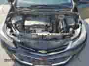 2018 Chevrolet Cruze Premier z VIN 3G1BF6SM1JS615198, wystawiony jako Copart lot #85842965 z przebiegiem 94 370 mil mil oraz Szkoda całkowita • Salvage title. Historia ofert i sprzedaży dostępna na DreamBid. Obrazek 12.