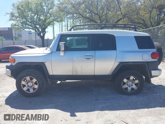 ✅ 2008 Toyota FJ Cruiser • VIN: JTEZU11FX8K003696 • Lot: 41781361. Wystawiony na IAAI z przebiegiem 285 557 mil. Bezpłatny archiwum sprzedaży aukcyjnych z USA i szczegółowy raport historii pojazdu na DreamBid. Zdjęcie 14.