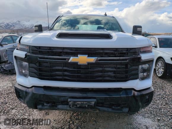 ✅ 2024 Chevrolet Silverado 2500HD Work Truck • VIN: 1GC4YLE7XRF213128 • Лот: 45315435. Опубликован ранее на Copart с пробегом 15 829 миль. Бесплатный доступ к архиву аукционных продаж из США и подробный отчёт об истории автомобиля на DreamBid. Изображение 5.