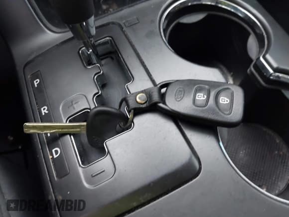 ✅ 2012 Kia Sorento LX • VIN: 5XYKTCA68CG268717 • Lot: 42373058. Wystawiony na IAAI z przebiegiem 171 790 mil. Bezpłatny archiwum sprzedaży aukcyjnych z USA i szczegółowy raport historii pojazdu na DreamBid. Zdjęcie 11.