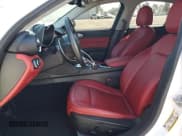 ✅ 2021 Alfa Romeo Giulia • VIN: ZARFAMAN9M7643717 • Lot: 85350075. Wystawiony na Copart z przebiegiem 43 719 mil. Bezpłatny archiwum sprzedaży aukcyjnych z USA i szczegółowy raport historii pojazdu na DreamBid. Zdjęcie 7.