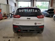 ✅ 2017 Jeep Cherokee Trailhawk L Plus • VIN: 1C4PJMBB4HD214429 • Lot: 58608395. Wystawiony na Copart z przebiegiem 117 403 mil. Bezpłatny archiwum sprzedaży aukcyjnych z USA i szczegółowy raport historii pojazdu na DreamBid. Zdjęcie 6.