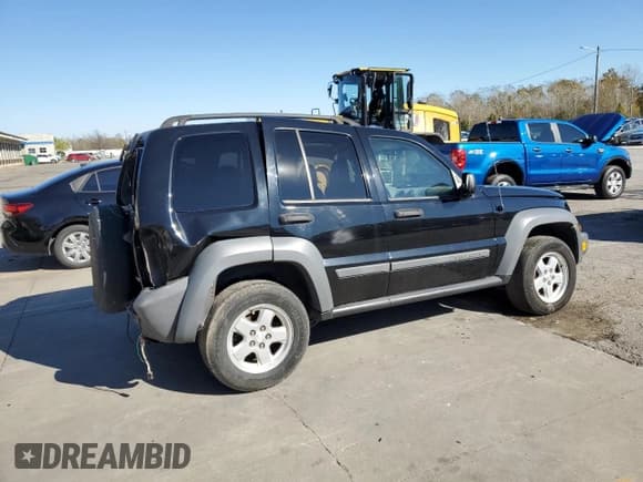 ✅ 2005 Jeep Liberty Sport • VIN: 1J4GL48K55W661279 • Лот: 90337345. Опубликован ранее на Copart с пробегом 126 264 миль. Бесплатный доступ к архиву аукционных продаж из США и подробный отчёт об истории автомобиля на DreamBid. Изображение 3.