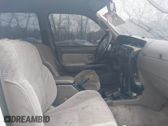 ✅ 1997 Toyota 4Runner SR5 • VIN: JT3GN86R8V0042416 • Lot: 41566895. Listed on IAAI with 374,765 mi. Free auction sales archive from the USA and detailed vehicle history report at DreamBid. Image 5.