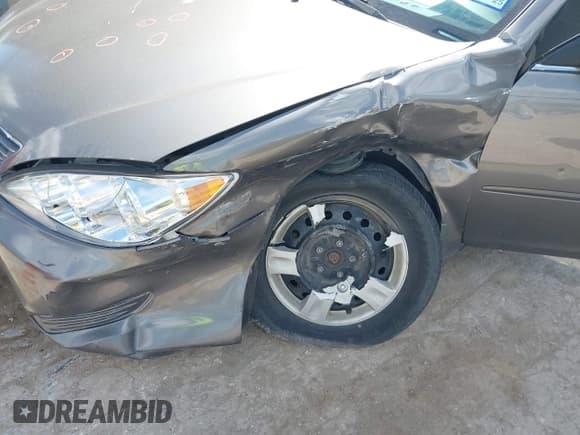 ✅ 2006 Toyota Camry LE • VIN: 4T1BE32K56U724564 • Лот: 43001771. Опубликован ранее на IAAI с пробегом 252 381 миль. Бесплатный доступ к архиву аукционных продаж из США и подробный отчёт об истории автомобиля на DreamBid. Изображение 6.