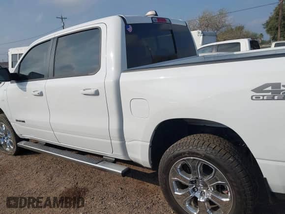 2024 Ram 1500 Big Horn с VIN 1C6RRFFG1RN143096, выставлен на аукционе IAAI как лот 41195191 с пробегом 9 022 миль миль и . История ставок и продаж доступна на DreamBid. Изображение 15.
