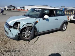 2011 MINI Hardtop with VIN WMWSU3C52BT253034, listed as a Copart auction lot 90109305 with 50,636 mi miles and Salvage title. Bid and sale history available at DreamBid. Image 1.