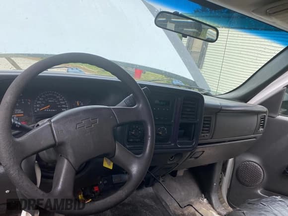 ✅ 2006 Chevrolet Silverado 1500 • VIN: 1GBJC33D36F179611 • Lot: 56563245. Wystawiony na Copart z przebiegiem 365 018 mil. Bezpłatny archiwum sprzedaży aukcyjnych z USA i szczegółowy raport historii pojazdu na DreamBid. Zdjęcie 9.