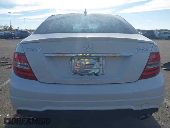 ✅ 2012 Mercedes-Benz C 300 Sport • VIN: WDDGF8BB0CR225339 • Lot: 43499047. Wystawiony na IAAI z przebiegiem 66 284 mil. Bezpłatny archiwum sprzedaży aukcyjnych z USA i szczegółowy raport historii pojazdu na DreamBid. Zdjęcie 16.