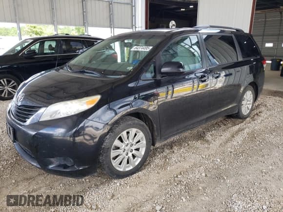 ✅ 2014 Toyota Sienna LE • VIN: 5TDJK3DCXES078858 • Lot: 64374495. Listed on Copart with 288,125 mi. Free auction sales archive from the USA and detailed vehicle history report at DreamBid. Image 1.