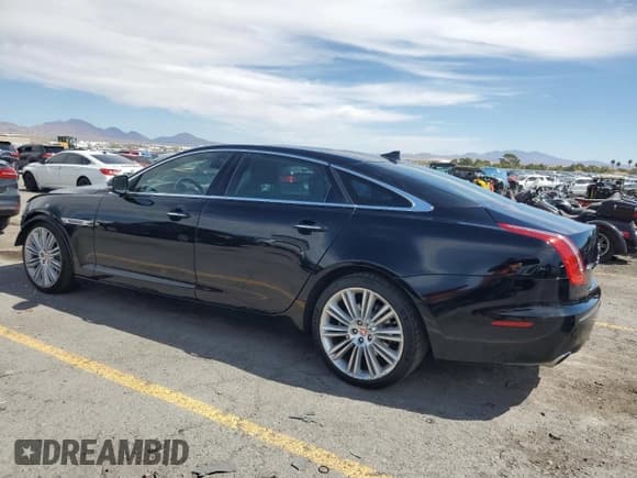 ✅ 2015 Jaguar XJ Portfolio • VIN: SAJWA2GZ7F8V90426 • Lot: 81521665. Wystawiony na Copart z przebiegiem 83 564 mil. Bezpłatny archiwum sprzedaży aukcyjnych z USA i szczegółowy raport historii pojazdu na DreamBid. Zdjęcie 2.