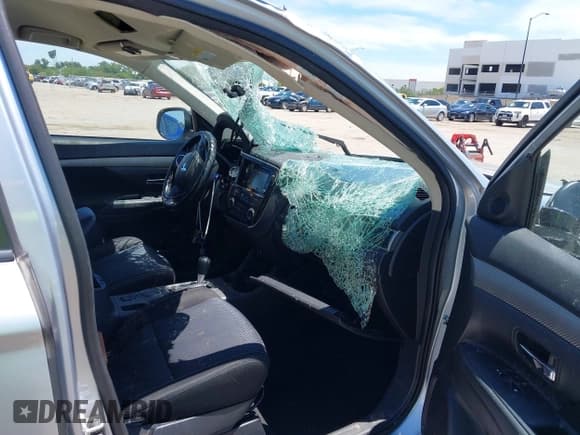 ✅ 2016 Mitsubishi Outlander SE • VIN: JA4AD3A36GZ007490 • Lot: 42892004. Wystawiony na IAAI z przebiegiem 84 060 mil. Bezpłatny archiwum sprzedaży aukcyjnych z USA i szczegółowy raport historii pojazdu na DreamBid. Zdjęcie 5.