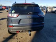 ✅ 2019 Jeep Cherokee Trailhawk • VIN: 1C4PJMBX5KD484305 • Lot: 92538185. Wystawiony na Copart z przebiegiem 75 929 mil. Bezpłatny archiwum sprzedaży aukcyjnych z USA i szczegółowy raport historii pojazdu na DreamBid. Zdjęcie 6.