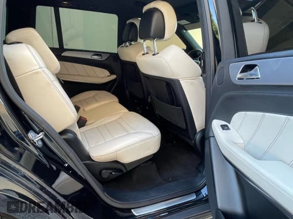 ✅ 2019 Mercedes-Benz GLS 63 AMG • VIN: 4JGDF7FE1KB235179 • Lot: 71370185. Wystawiony na Copart z przebiegiem 48 591 mil. Bezpłatny archiwum sprzedaży aukcyjnych z USA i szczegółowy raport historii pojazdu na DreamBid. Zdjęcie 6.