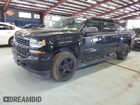 ✅ 2018 Chevrolet Silverado 1500 Custom • VIN: 3GCUKPEC7JG261100 • Лот: 68710964. Опубликован ранее на Copart с пробегом 138 588 миль. Бесплатный доступ к архиву аукционных продаж из США и подробный отчёт об истории автомобиля на DreamBid. Изображение 1.