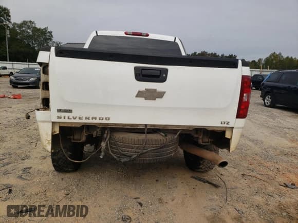 ✅ 2010 Chevrolet Silverado 1500 • VIN: 3GCRKTE28AG275724 • Lot: 76106304. Wystawiony na Copart z przebiegiem 256 790 mil. Bezpłatny archiwum sprzedaży aukcyjnych z USA i szczegółowy raport historii pojazdu na DreamBid. Zdjęcie 6.