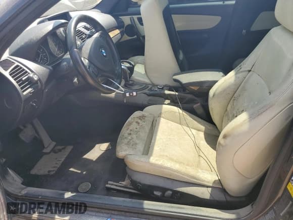 ✅ 2010 BMW 1 Series 135i • VIN: WBAUC7C54AVK96165 • Лот: 65398204. Опубликован ранее на Copart с пробегом Не указан. Бесплатный доступ к архиву аукционных продаж из США и подробный отчёт об истории автомобиля на DreamBid. Изображение 7.