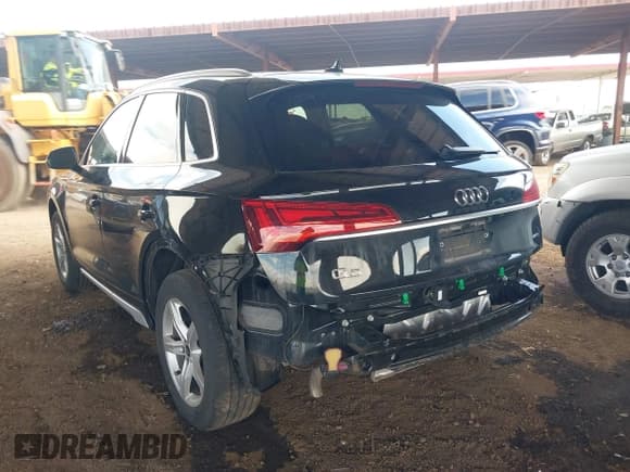 ✅ 2021 Audi Q5 Premium • VIN: WA1AAAFY0M2102651 • Lot: 42357803. Wystawiony na IAAI z przebiegiem 33 201 mil. Bezpłatny archiwum sprzedaży aukcyjnych z USA i szczegółowy raport historii pojazdu na DreamBid. Zdjęcie 6.