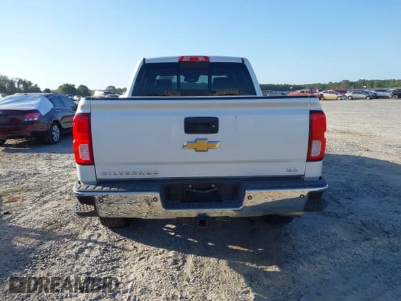✅ 2018 Chevrolet Silverado 1500 LTZ • VIN: 3GCUKSEJ5JG145427 • Lot: 43350615. Wystawiony na IAAI z przebiegiem 233 623 mil. Bezpłatny archiwum sprzedaży aukcyjnych z USA i szczegółowy raport historii pojazdu na DreamBid. Zdjęcie 16.
