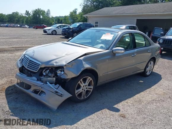 ✅ 2006 Mercedes-Benz E 350 • VIN: WDBUF87J76X198362 • Лот: 42893922. Опубликован ранее на IAAI с пробегом 137 778 миль. Бесплатный доступ к архиву аукционных продаж из США и подробный отчёт об истории автомобиля на DreamBid. Изображение 17.