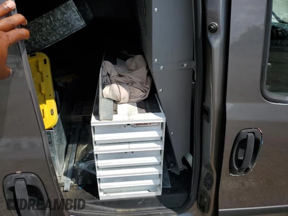 ✅ 2015 Ram ProMaster City Cargo Tradesman SLT • VIN: ZFBERFBT9F6A62708 • Lot: 74247914. Wystawiony na Copart z przebiegiem Nie podano. Bezpłatny archiwum sprzedaży aukcyjnych z USA i szczegółowy raport historii pojazdu na DreamBid. Zdjęcie 11.