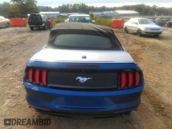 ✅ 2018 Ford Mustang EcoBoost Premium • VIN: 1FATP8UH6J5117678 • Лот: 43251624. Опубликован ранее на IAAI с пробегом 101 903 миль. Бесплатный доступ к архиву аукционных продаж из США и подробный отчёт об истории автомобиля на DreamBid. Изображение 16.