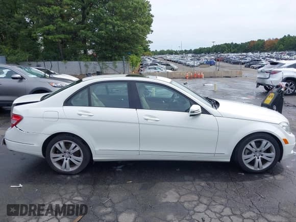 ✅ 2011 Mercedes-Benz C 300 Sport • VIN: WDDGF8BB5BR162625 • Lot: 43158084. Listed on IAAI with 109,454 mi. Free auction sales archive from the USA and detailed vehicle history report at DreamBid. Image 14.