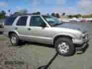 2004 Chevrolet Blazer LS z VIN 1GNDT13X44K138164, wystawiony jako Copart lot #75337094 z przebiegiem Nie podano mil oraz Czysty tytuł • Clean title. Historia ofert i sprzedaży dostępna na DreamBid. Obrazek 4.