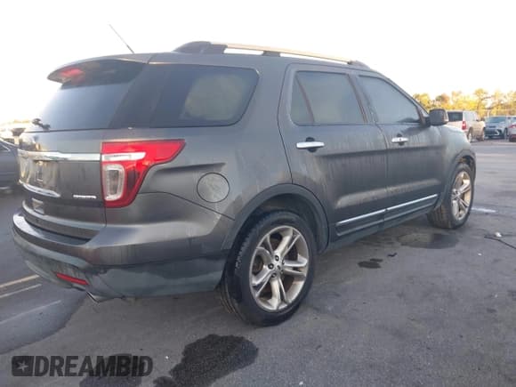 ✅ 2015 Ford Explorer Limited • VIN: 1FM5K7F84FGC26365 • Lot: 43528889. Wystawiony na IAAI z przebiegiem 220 477 mil. Bezpłatny archiwum sprzedaży aukcyjnych z USA i szczegółowy raport historii pojazdu na DreamBid. Zdjęcie 4.