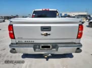 ✅ 2018 Chevrolet Silverado 1500 LT • VIN: 1GCPCREC1JF216385 • Lot: 66747215. Wystawiony na Copart z przebiegiem Nie podano. Bezpłatny archiwum sprzedaży aukcyjnych z USA i szczegółowy raport historii pojazdu na DreamBid. Zdjęcie 6.
