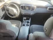 ✅ 2020 Kia Sorento L • VIN: 5XYPG4A30LG672679 • Лот: 84982155. Опубликован ранее на Copart с пробегом 113 635 миль. Бесплатный доступ к архиву аукционных продаж из США и подробный отчёт об истории автомобиля на DreamBid. Изображение 8.