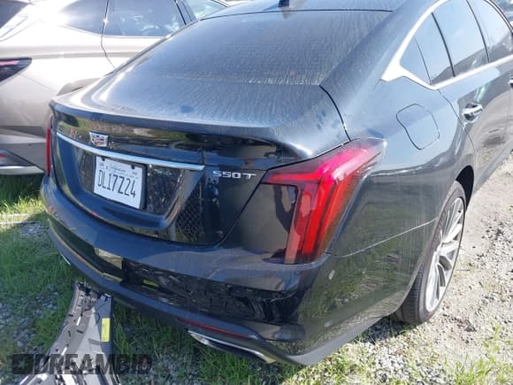 ✅ 2025 Cadillac CT5 Premium Luxury • VIN: 1G6DN5RW6S0105378 • Lot: 41241071. Wystawiony na IAAI z przebiegiem 6 866 mil. Bezpłatny archiwum sprzedaży aukcyjnych z USA i szczegółowy raport historii pojazdu na DreamBid. Zdjęcie 17.